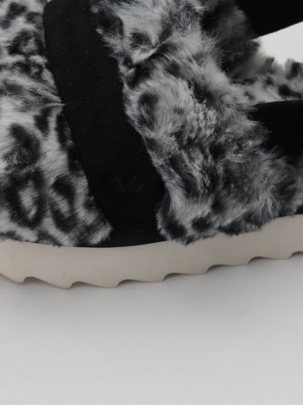 Koolaburra By UGG Fuzzed Out Cheetah Women's Size 9 Black White Slide Sand - Picture 3 of 11